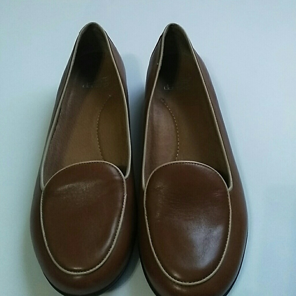 Shoes - Picture 2 of 4